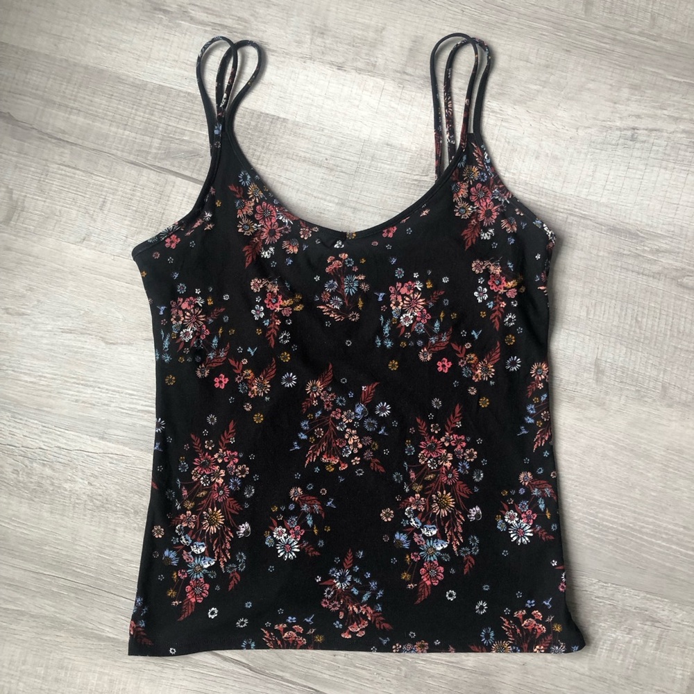 Mudd Top. Floral print. Medium